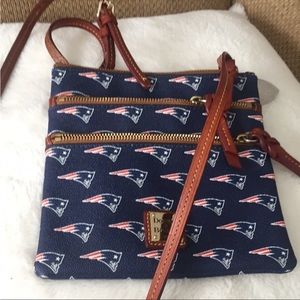 Dooney & Bourke crossbody (1975)